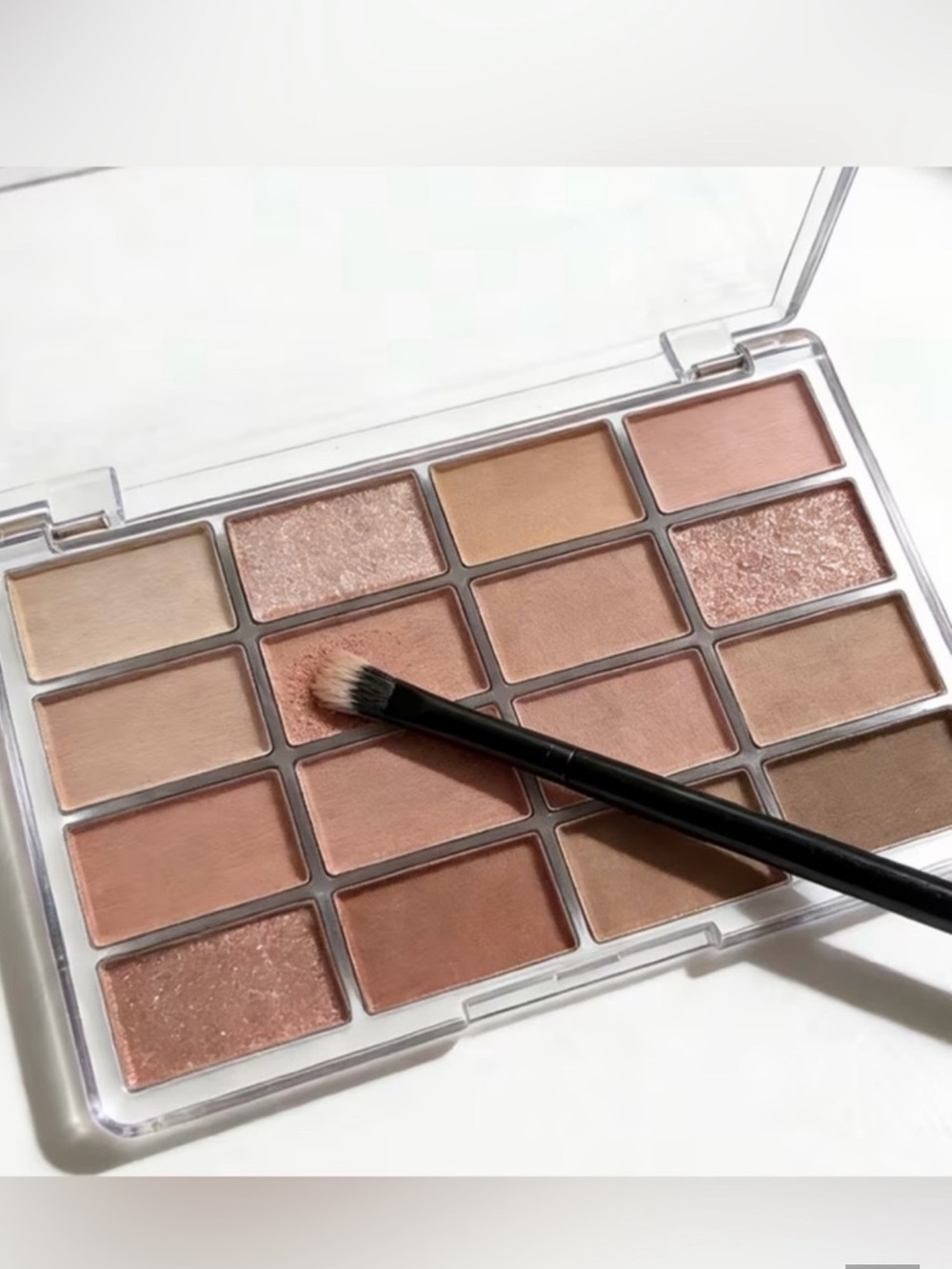 Neutral Pink & Beige Eyeshadow Palette